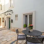 아파트 2 - Luxury With Terrace In Heart Of