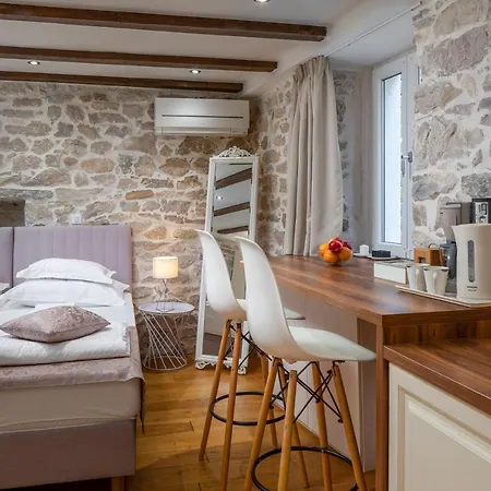 2 - Luxury With Terrace In Heart Of *